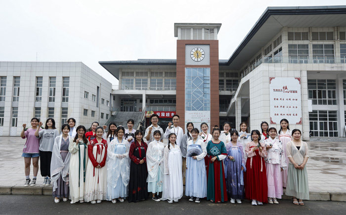 宿州逸夫师范学校师生共度端午佳节