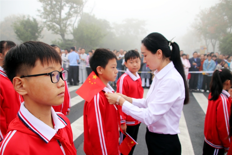 泗县教体局认真组织师生参加县庆祝新中国成立70周年集会活动