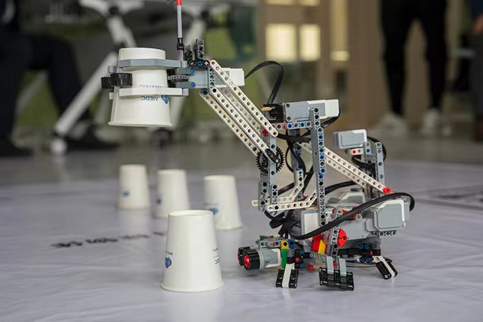 宿州市中小學機器人燃情“開戰”，52支隊伍智慧比拼