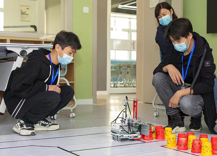 宿州市中小学机器人燃情“开战”，52支队伍智慧比拼