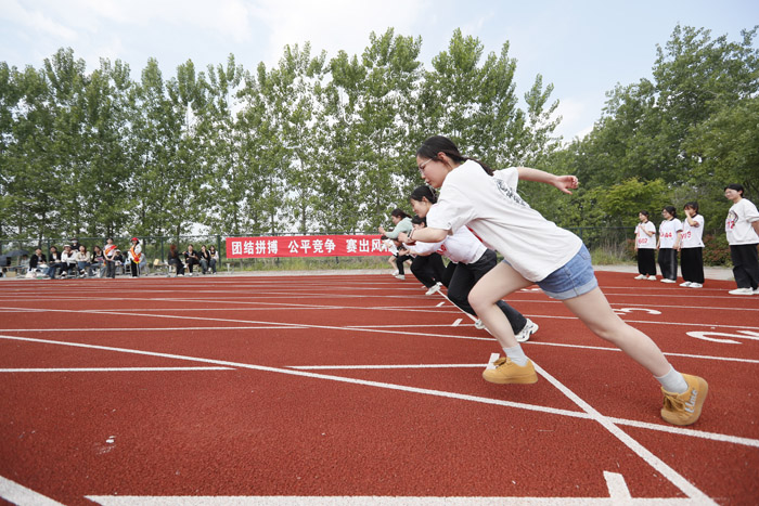宿州逸夫师范学校成功举行第二十九届田径运动会