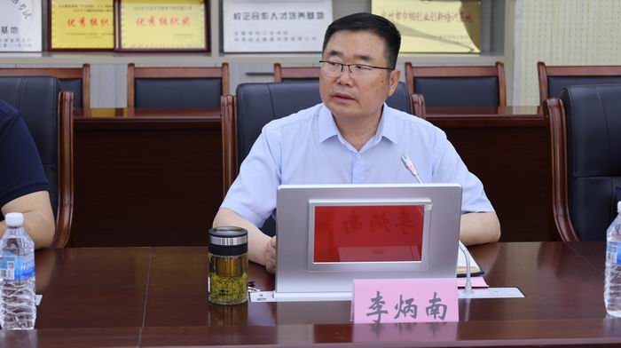 李炳南在揭牌仪式致辞中说,校园纠纷调解委员会的成立,将为学校提供一