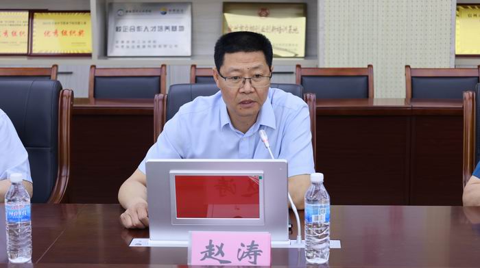 李炳南在揭牌仪式致辞中说,校园纠纷调解委员会的成立,将为学校提供一